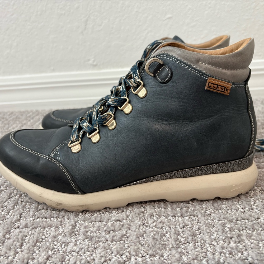 PIKOLINOS Blue and Tan Ankle Boots with Minimalist Design